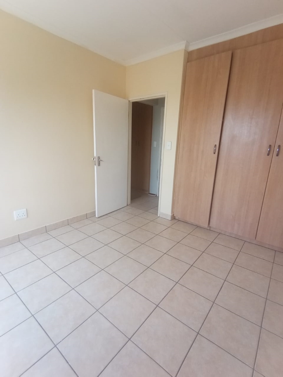 To Let 2 Bedroom Property for Rent in Noordwyk Gauteng