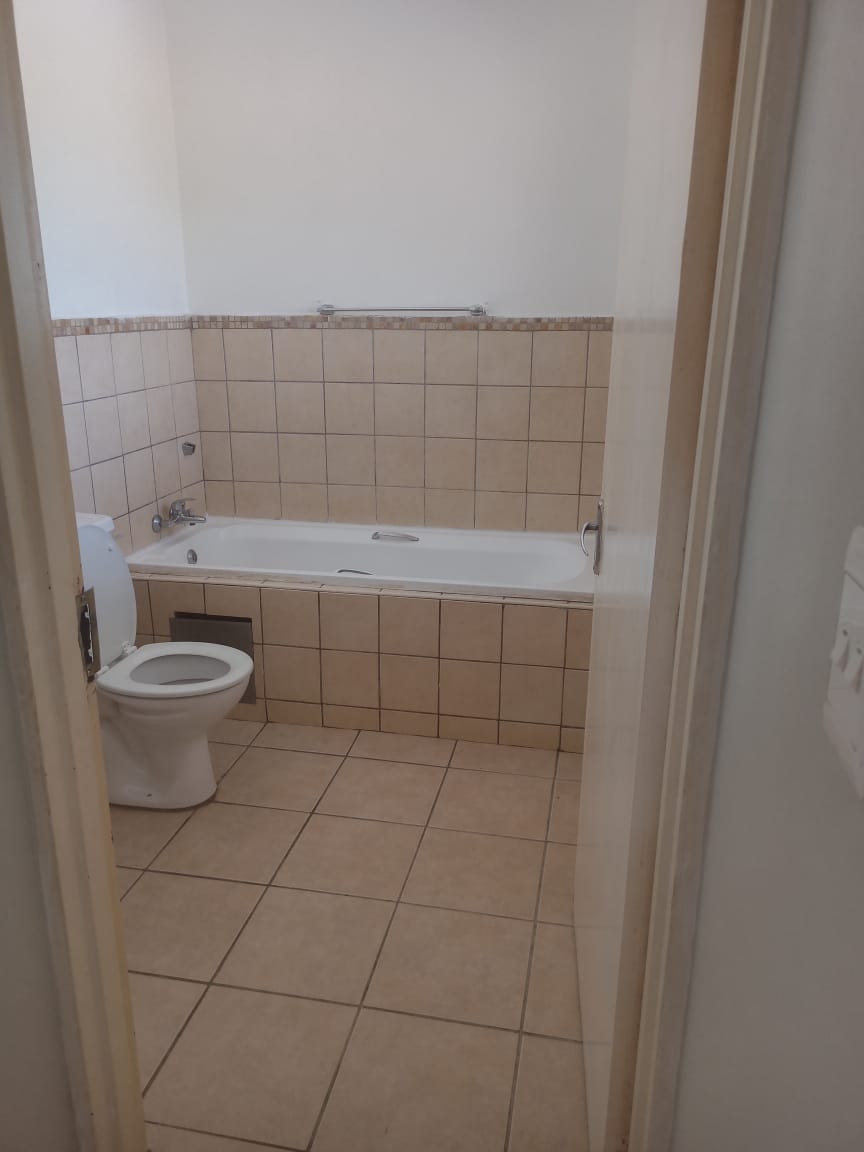 To Let 2 Bedroom Property for Rent in Noordwyk Gauteng