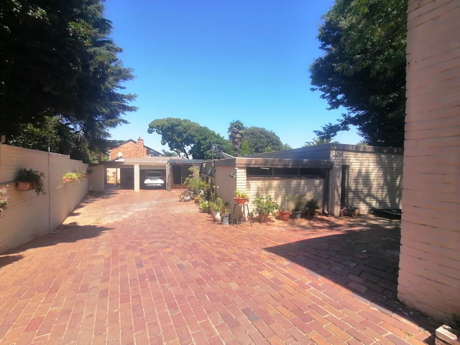 5 Bedroom Property for Sale in Monument Gauteng