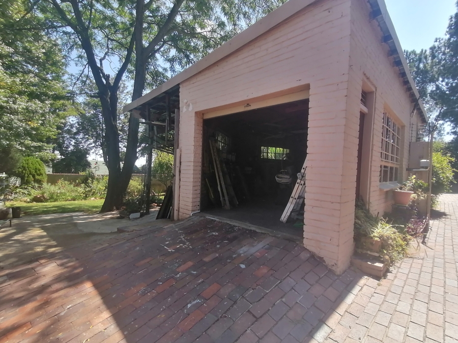 5 Bedroom Property for Sale in Monument Gauteng