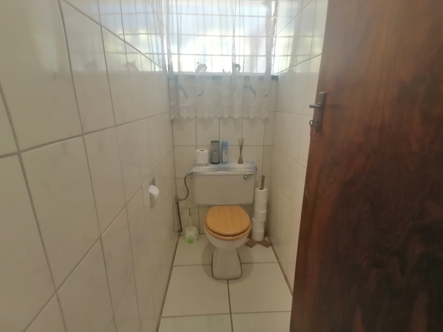 5 Bedroom Property for Sale in Monument Gauteng