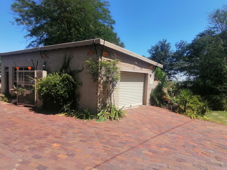 5 Bedroom Property for Sale in Monument Gauteng