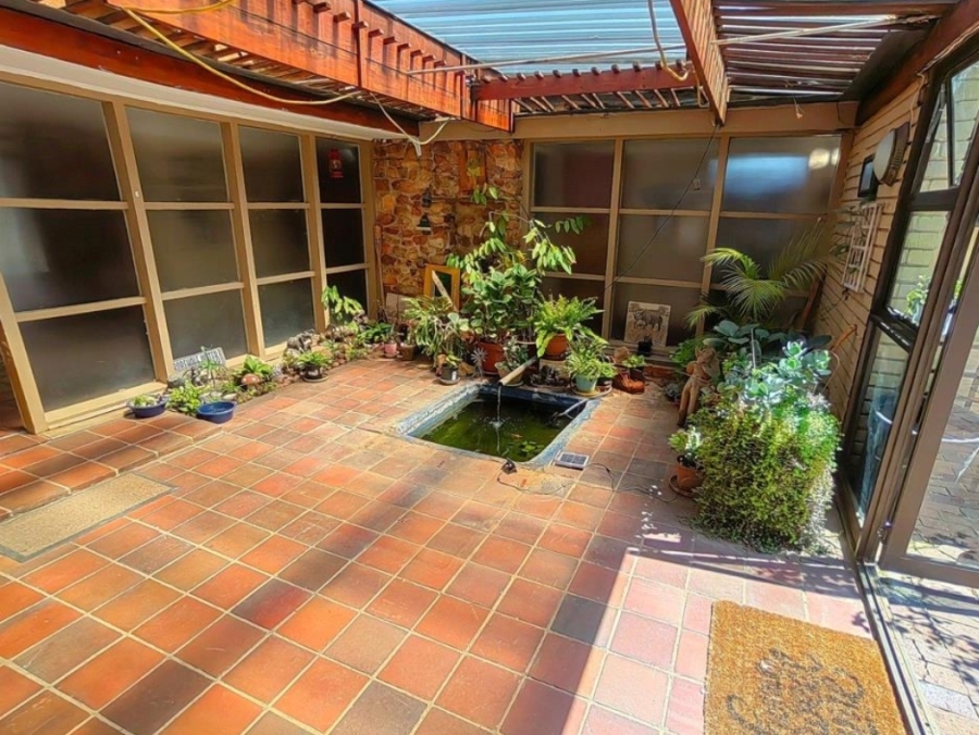 5 Bedroom Property for Sale in Monument Gauteng