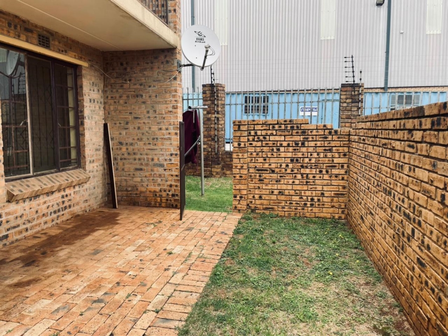 To Let 2 Bedroom Property for Rent in Chloorkop Gauteng