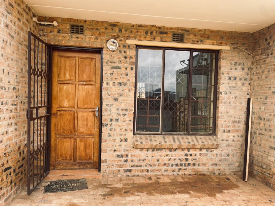 To Let 2 Bedroom Property for Rent in Chloorkop Gauteng