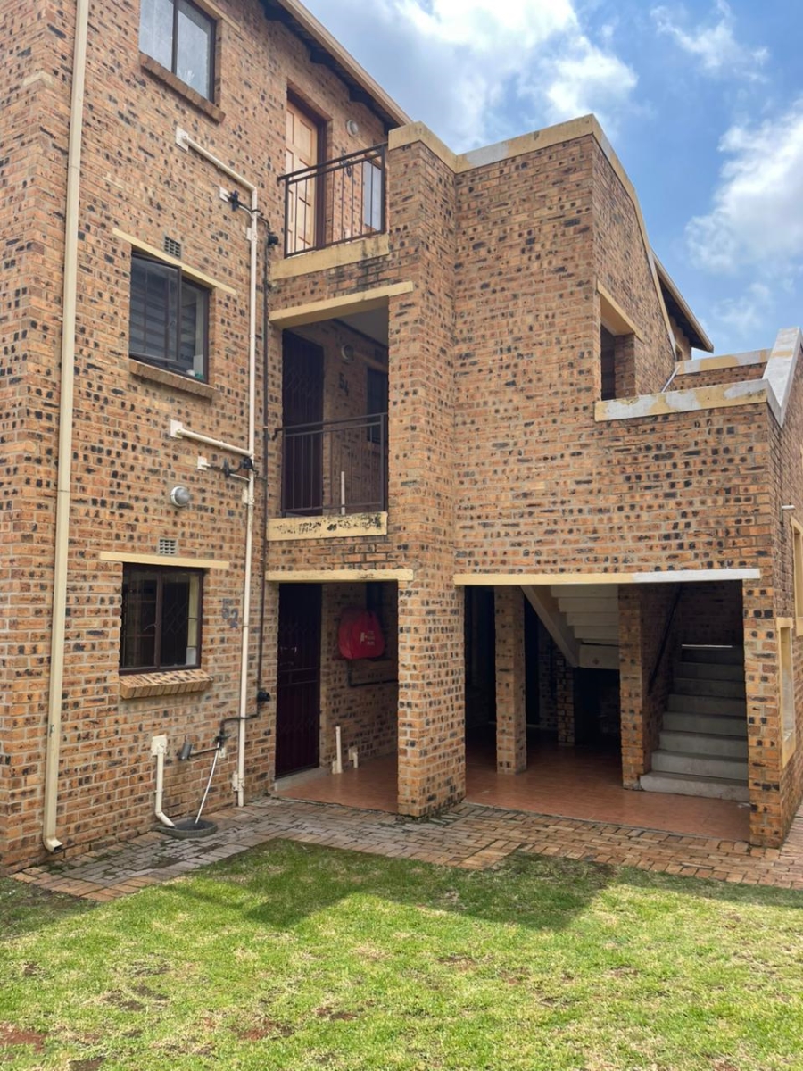 To Let 2 Bedroom Property for Rent in Chloorkop Gauteng