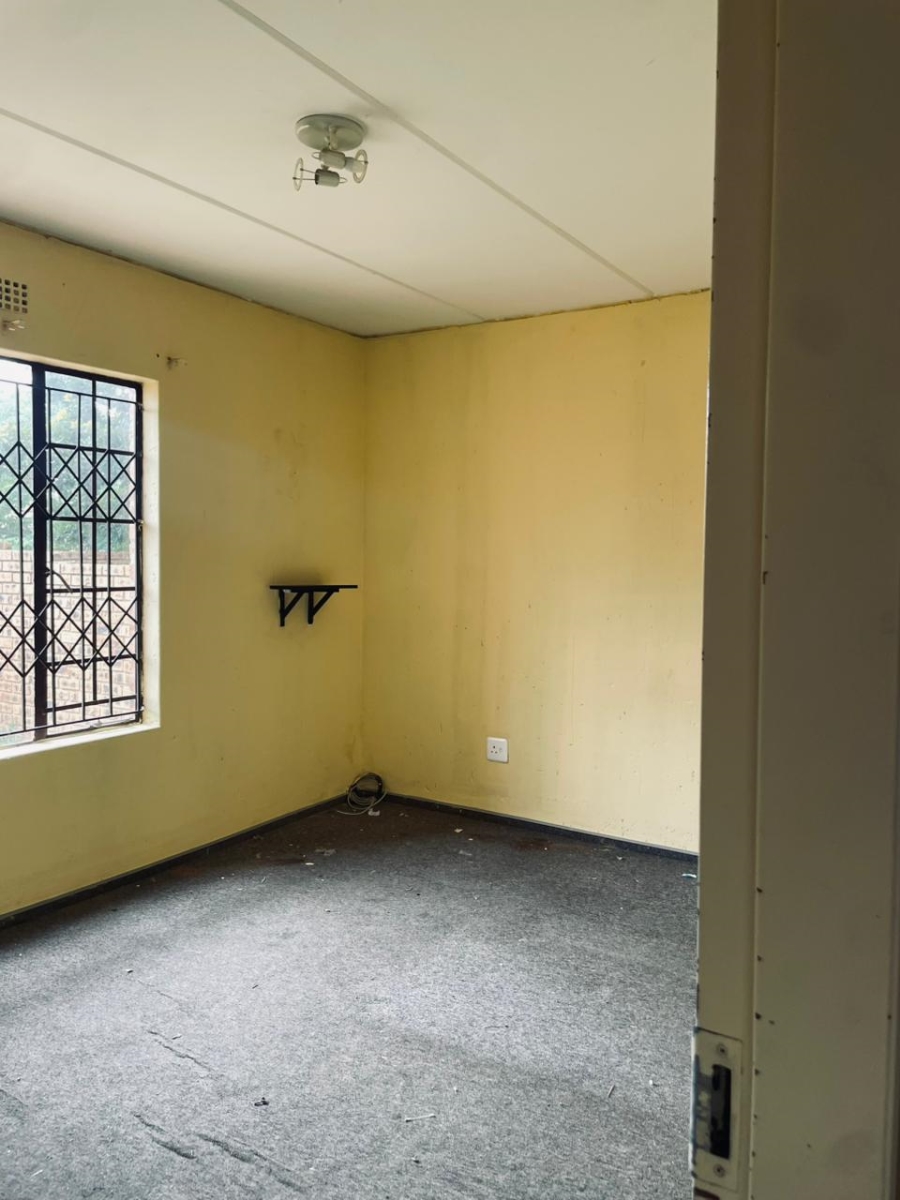 To Let 2 Bedroom Property for Rent in Chloorkop Gauteng