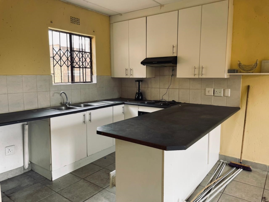 To Let 2 Bedroom Property for Rent in Chloorkop Gauteng
