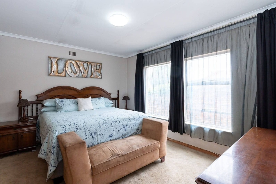 6 Bedroom Property for Sale in Edleen Gauteng