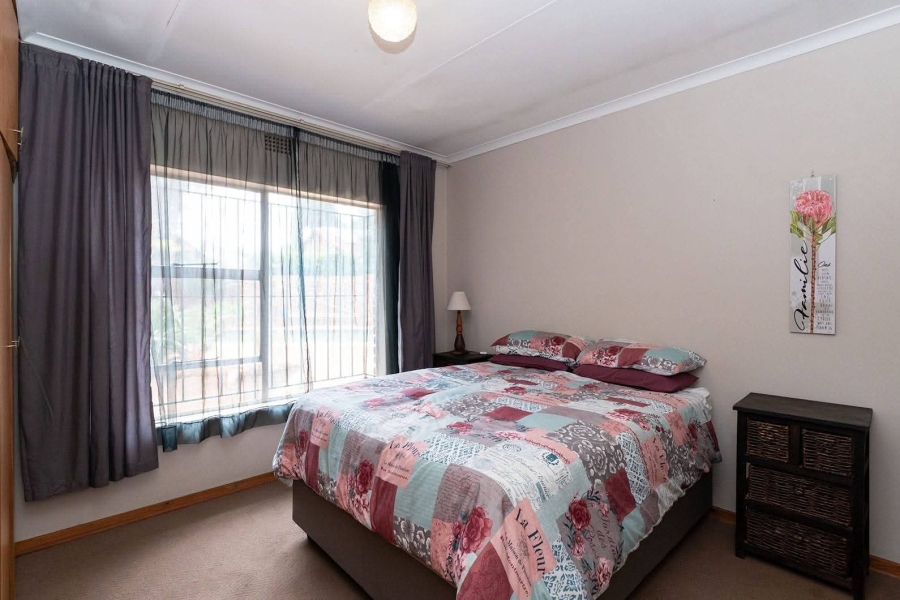 6 Bedroom Property for Sale in Edleen Gauteng