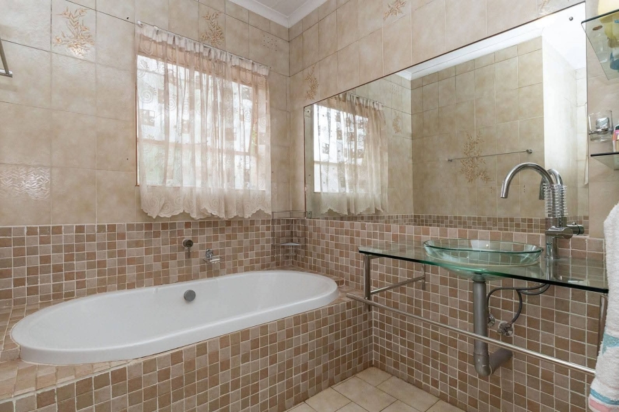 6 Bedroom Property for Sale in Edleen Gauteng