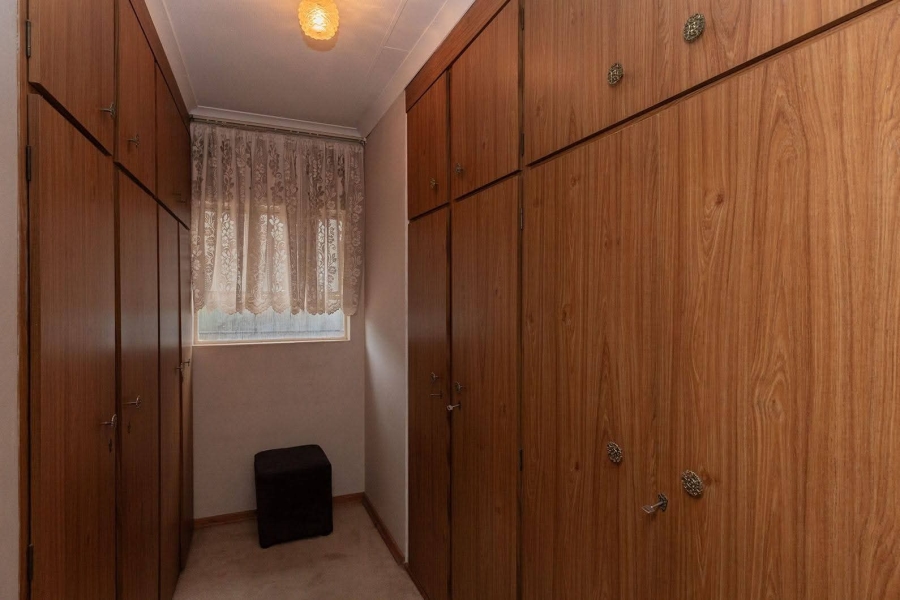 6 Bedroom Property for Sale in Edleen Gauteng