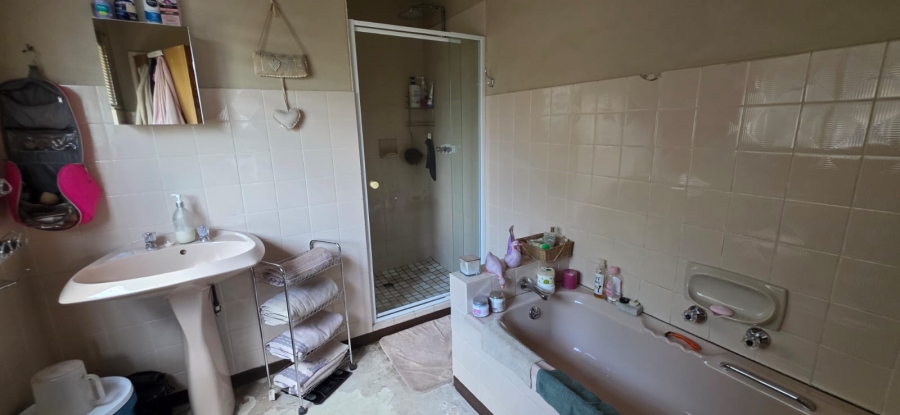 5 Bedroom Property for Sale in Bedworth Park Gauteng