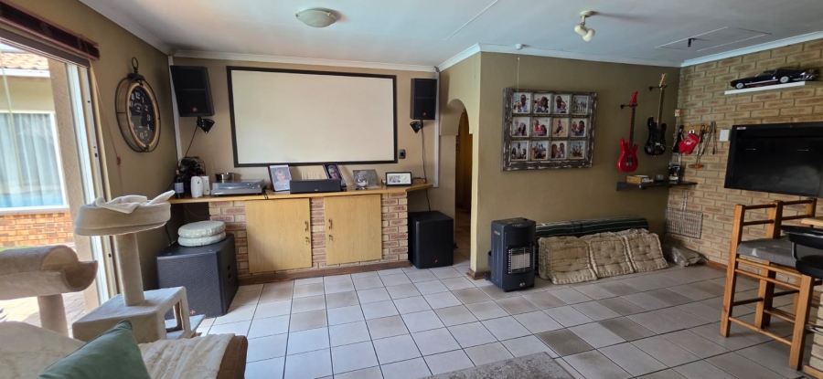 5 Bedroom Property for Sale in Bedworth Park Gauteng