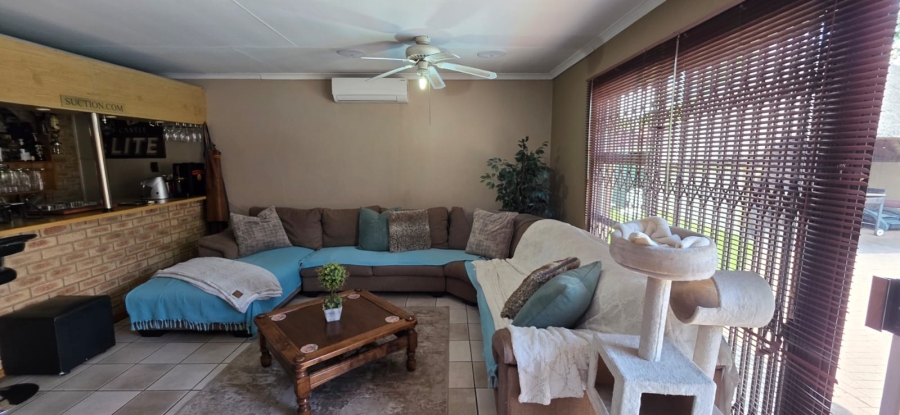 5 Bedroom Property for Sale in Bedworth Park Gauteng