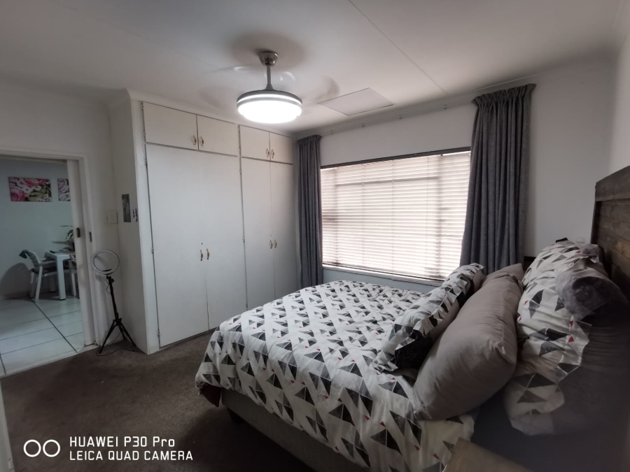 To Let 2 Bedroom Property for Rent in Dalview Gauteng
