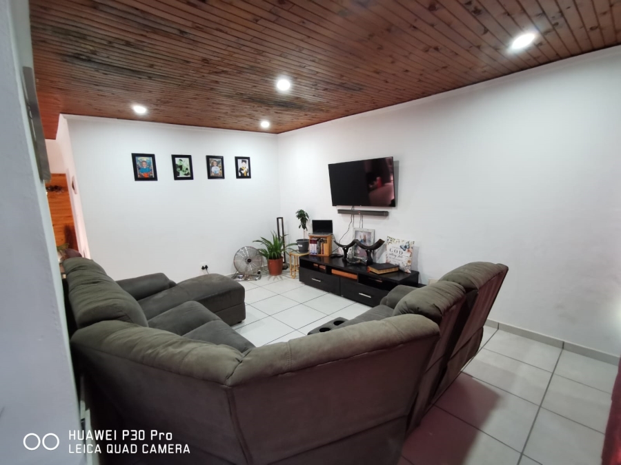 To Let 2 Bedroom Property for Rent in Dalview Gauteng