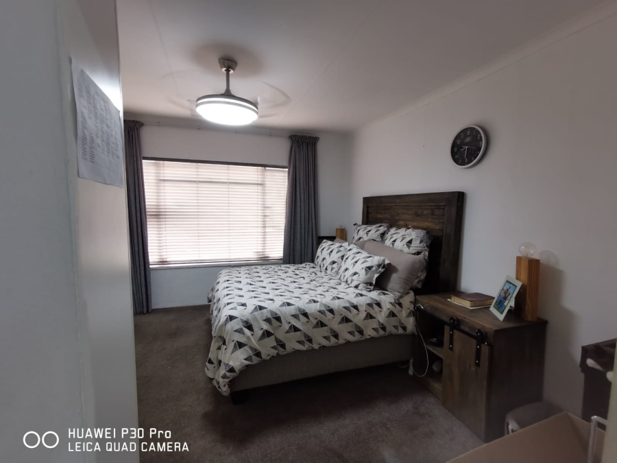 To Let 2 Bedroom Property for Rent in Dalview Gauteng