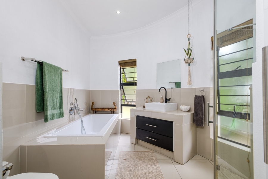 4 Bedroom Property for Sale in Cedar Creek Gauteng