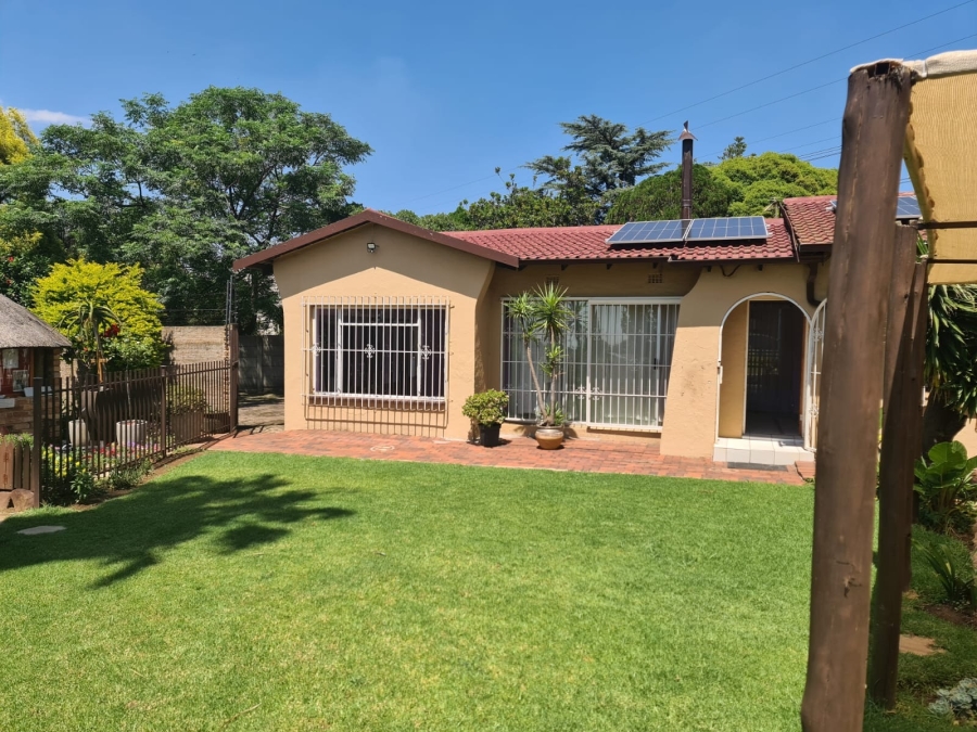 To Let 4 Bedroom Property for Rent in Van Riebeeck Park Gauteng