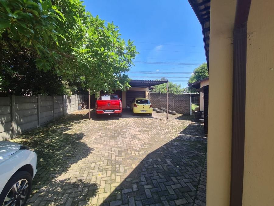 To Let 4 Bedroom Property for Rent in Van Riebeeck Park Gauteng