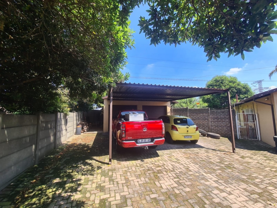 To Let 4 Bedroom Property for Rent in Van Riebeeck Park Gauteng