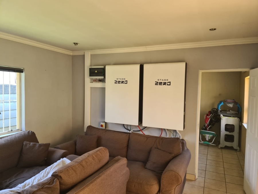 To Let 4 Bedroom Property for Rent in Van Riebeeck Park Gauteng