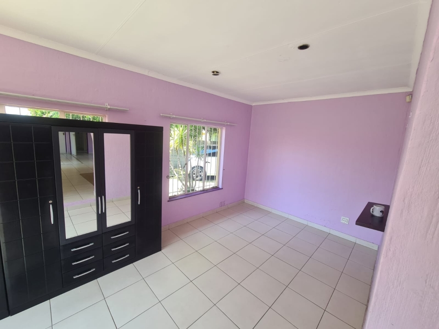 To Let 4 Bedroom Property for Rent in Van Riebeeck Park Gauteng