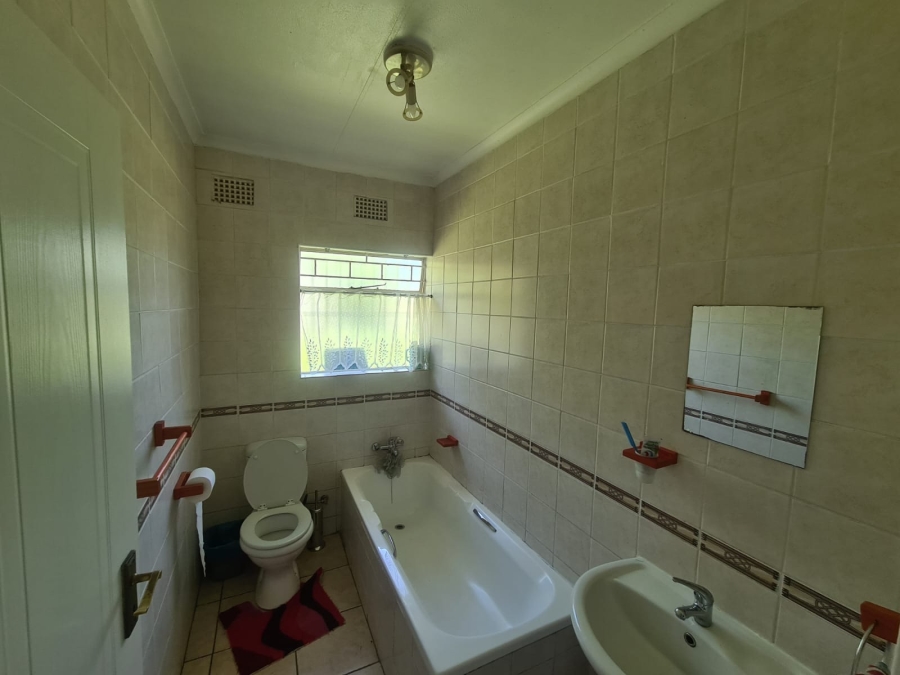 To Let 4 Bedroom Property for Rent in Van Riebeeck Park Gauteng