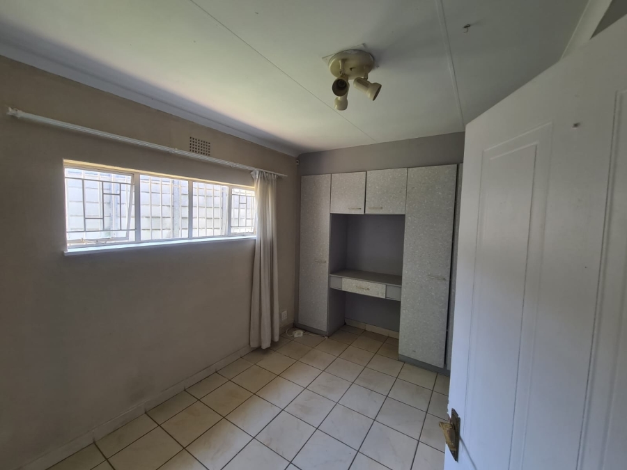 To Let 4 Bedroom Property for Rent in Van Riebeeck Park Gauteng