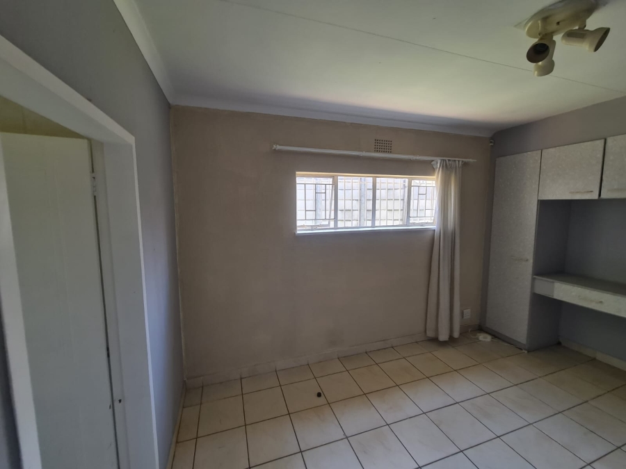 To Let 4 Bedroom Property for Rent in Van Riebeeck Park Gauteng