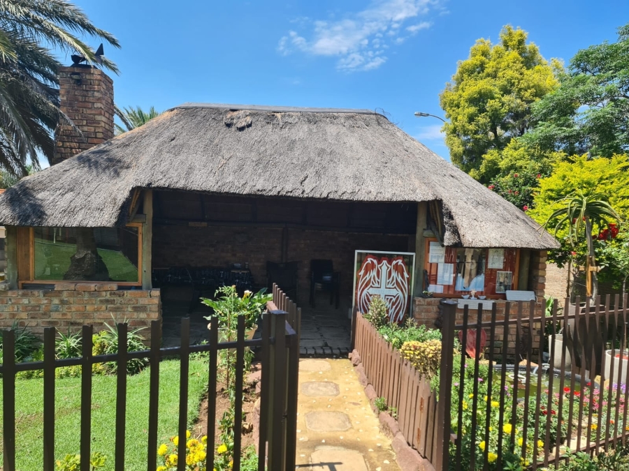 To Let 4 Bedroom Property for Rent in Van Riebeeck Park Gauteng