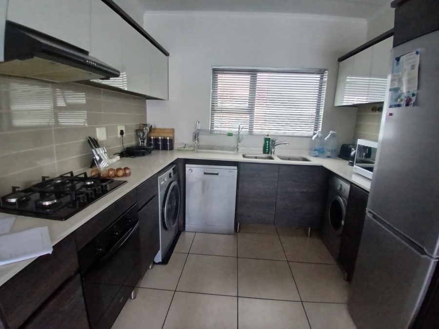 2 Bedroom Property for Sale in Greenstone Gate Gauteng