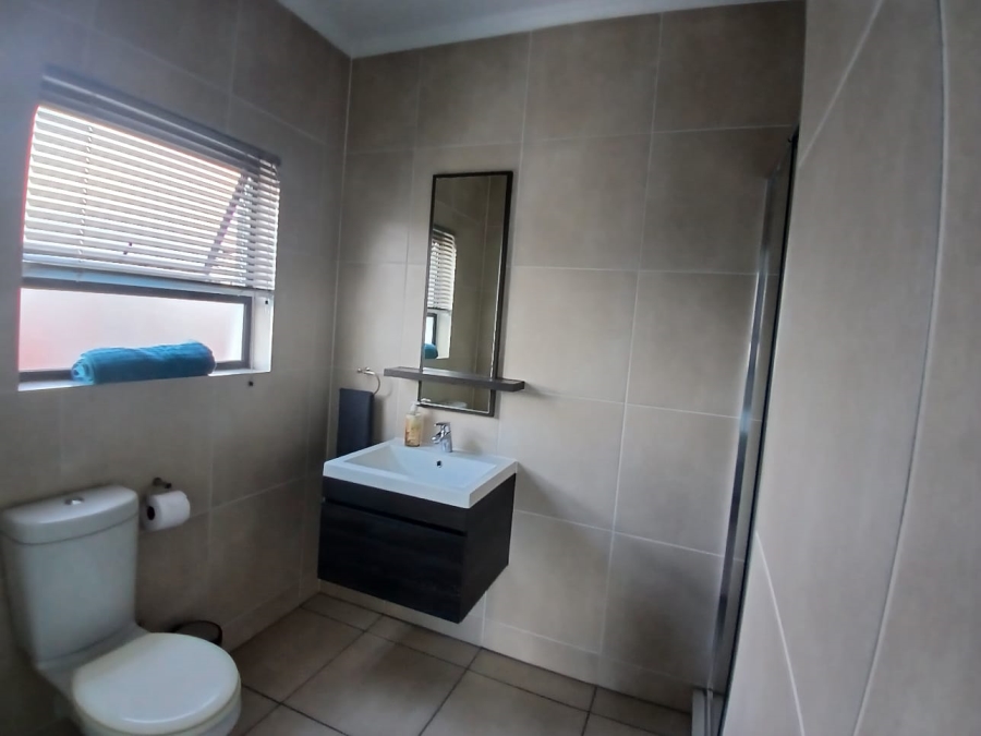 2 Bedroom Property for Sale in Greenstone Gate Gauteng