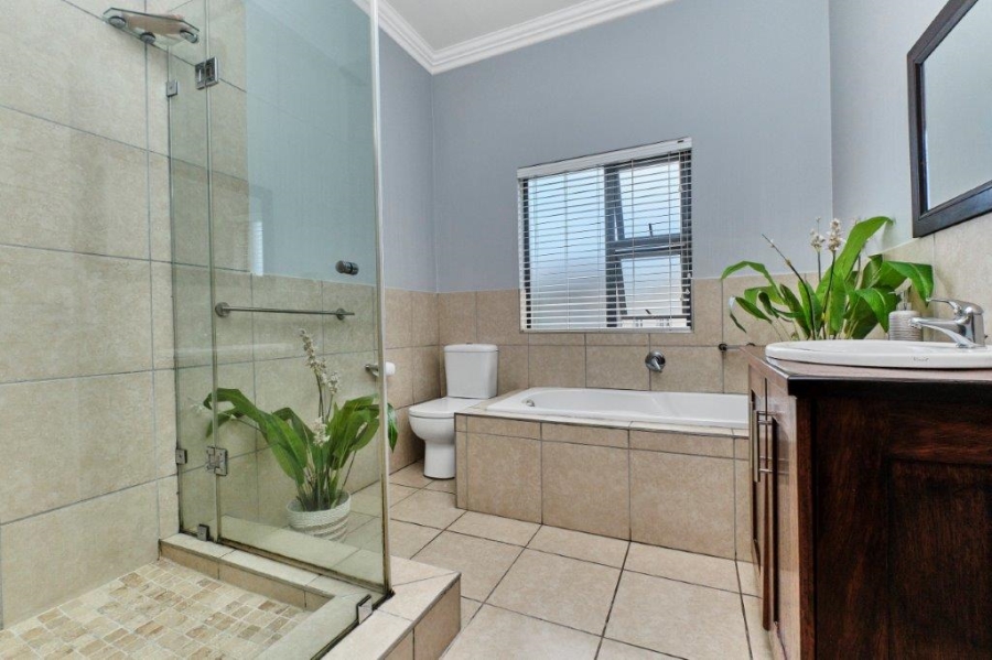 5 Bedroom Property for Sale in Bryanston Gauteng