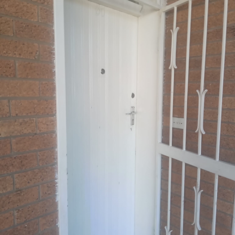 2 Bedroom Property for Sale in Kew Gauteng