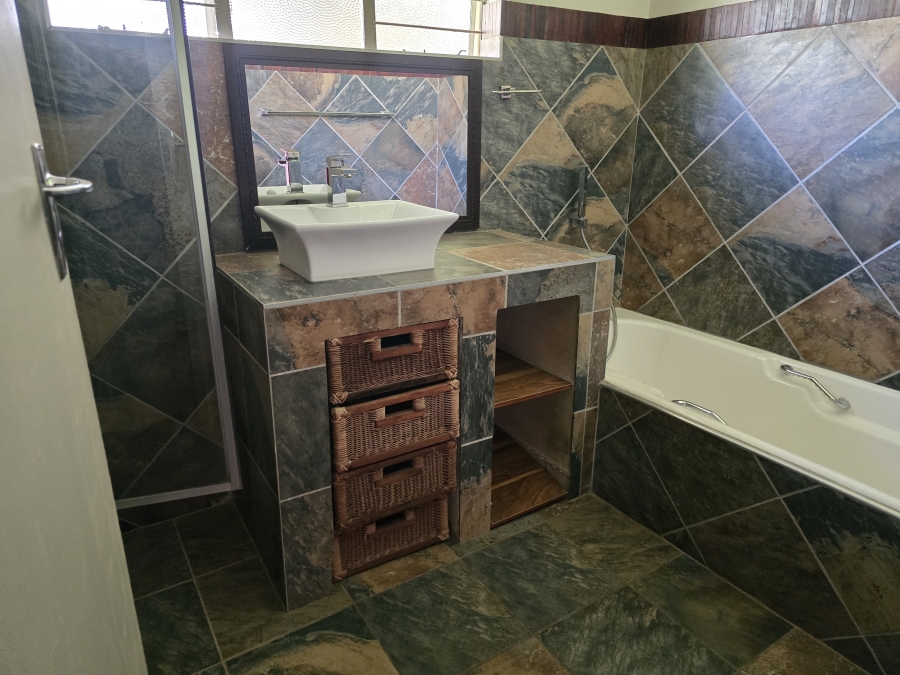 4 Bedroom Property for Sale in Waterkloof Ridge Gauteng