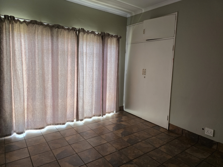 4 Bedroom Property for Sale in Waterkloof Ridge Gauteng