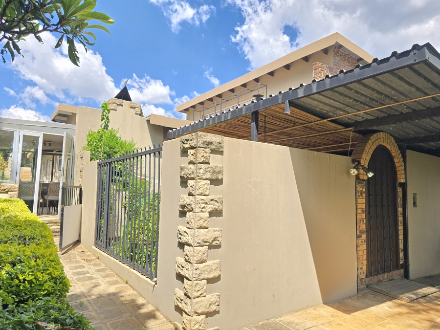 4 Bedroom Property for Sale in Waterkloof Ridge Gauteng