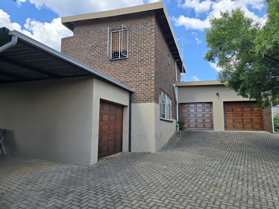 4 Bedroom Property for Sale in Waterkloof Ridge Gauteng