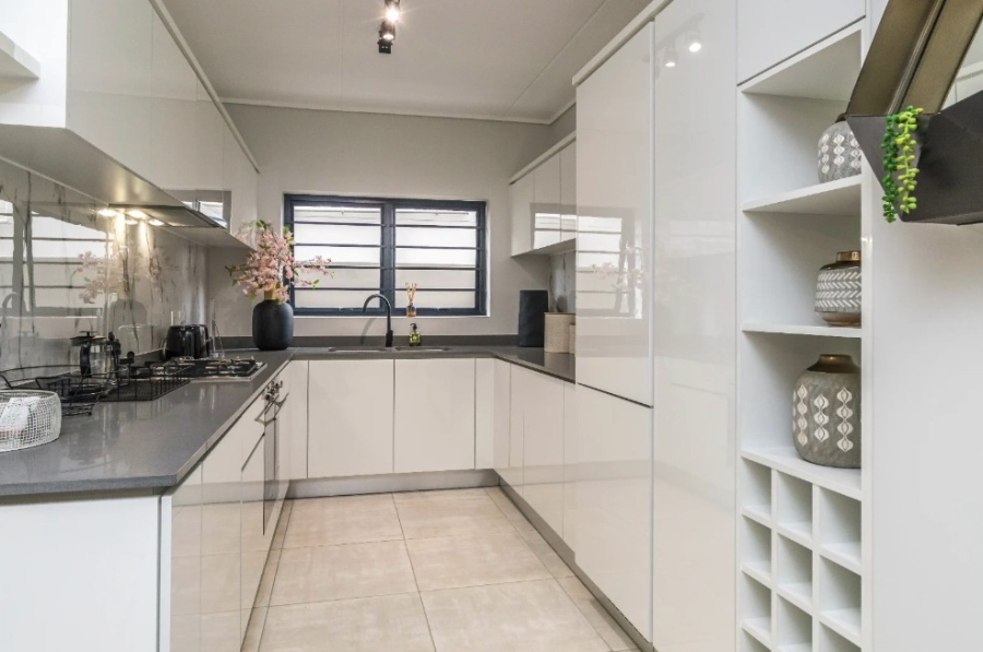 To Let 3 Bedroom Property for Rent in Waterfall Gauteng