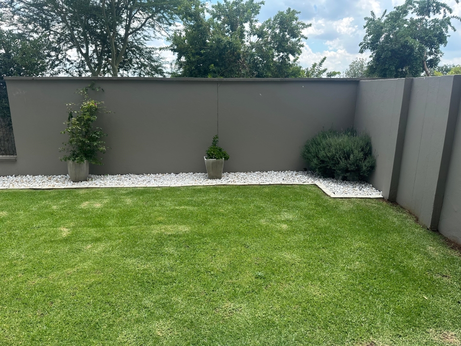 To Let 3 Bedroom Property for Rent in Waterfall Gauteng