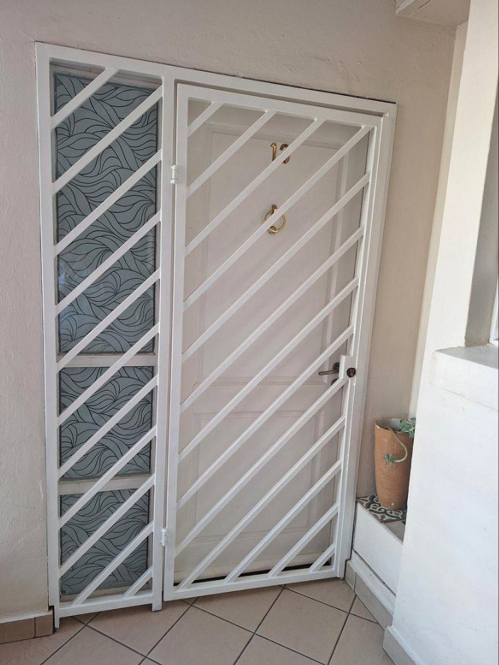 2 Bedroom Property for Sale in Greenstone Hill Gauteng