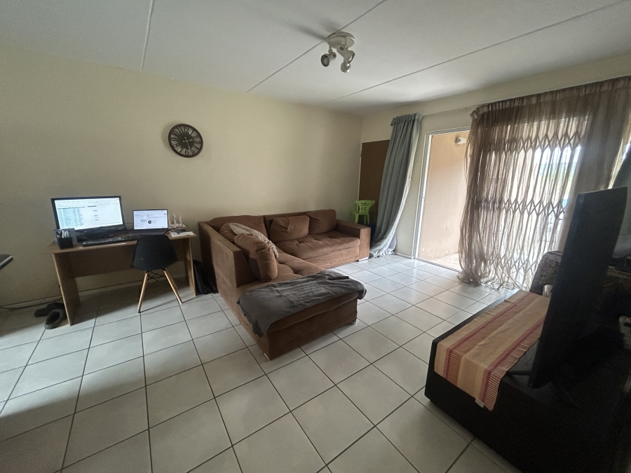 To Let 2 Bedroom Property for Rent in Vorna Valley Gauteng
