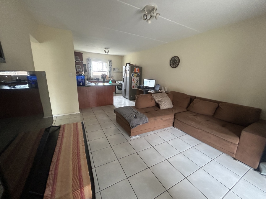 To Let 2 Bedroom Property for Rent in Vorna Valley Gauteng