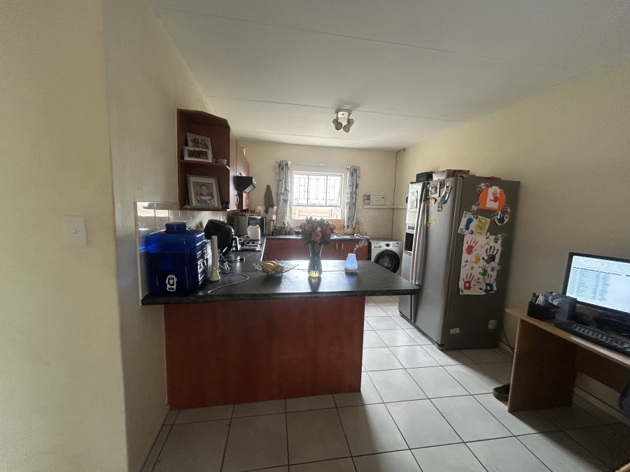 To Let 2 Bedroom Property for Rent in Vorna Valley Gauteng