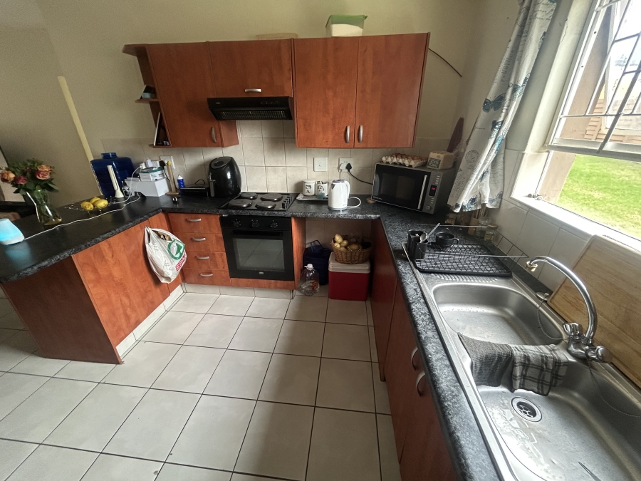 To Let 2 Bedroom Property for Rent in Vorna Valley Gauteng