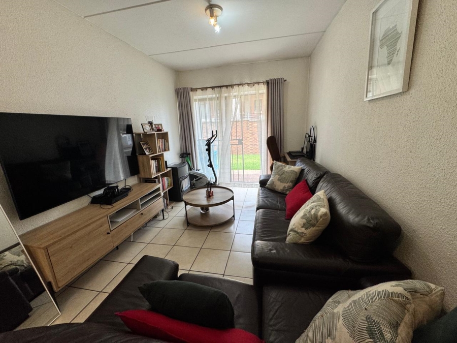 2 Bedroom Property for Sale in Hoogland Gauteng