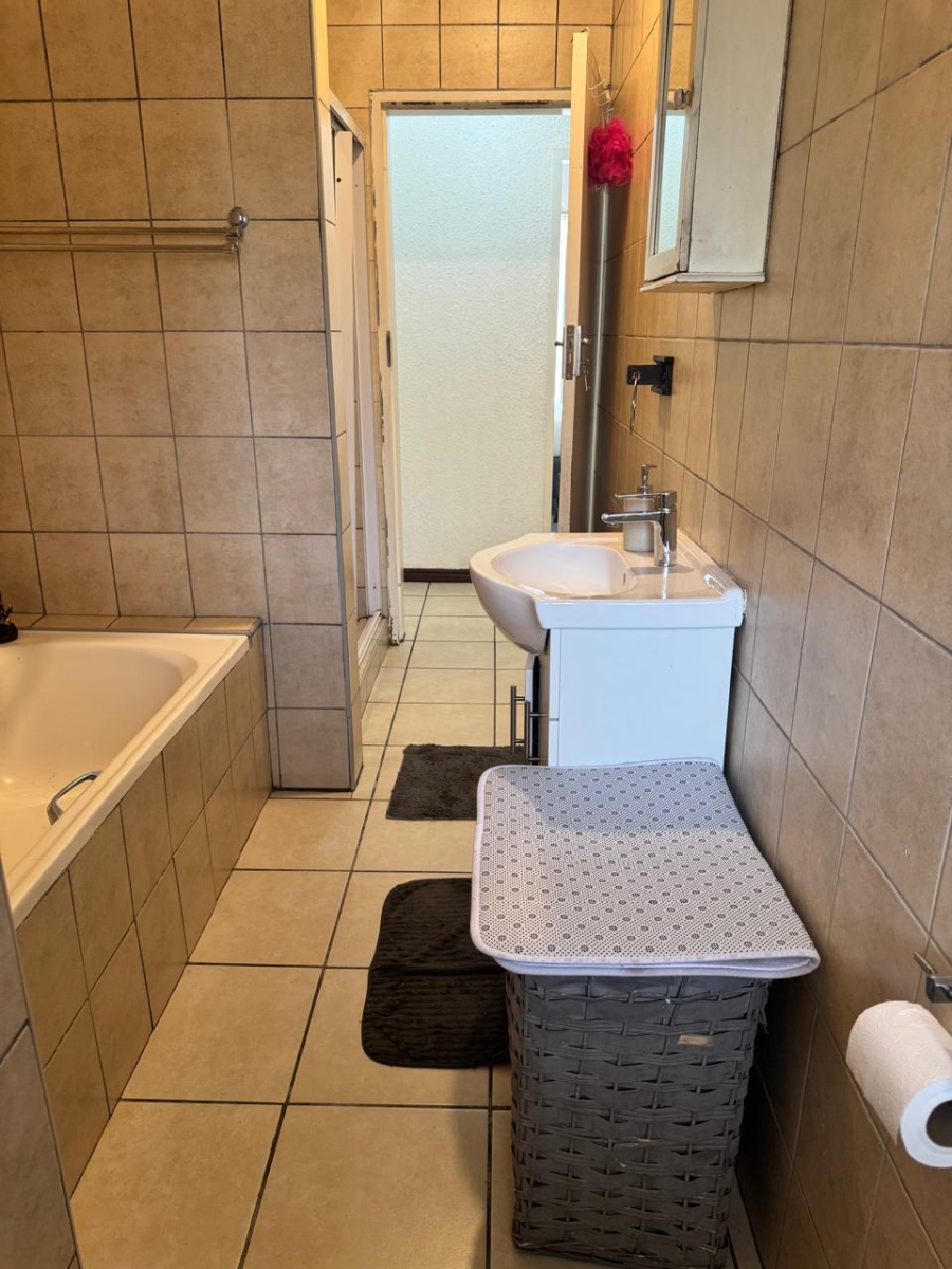 2 Bedroom Property for Sale in Hoogland Gauteng