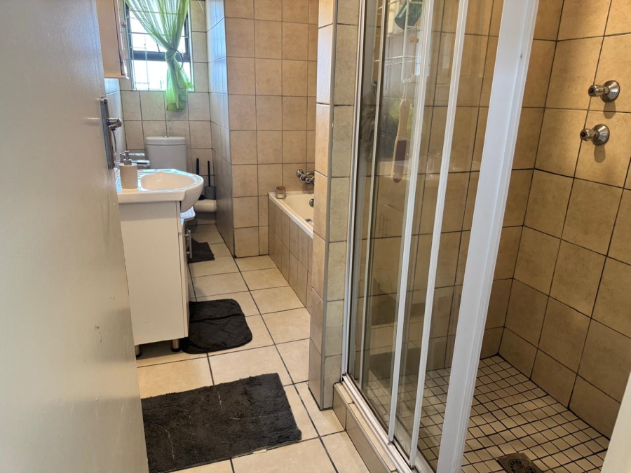 2 Bedroom Property for Sale in Hoogland Gauteng